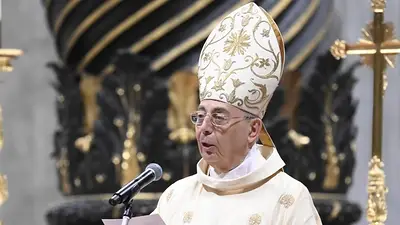 El cardenal Dominique Mamberti. El cardenal Dominique Mamberti.