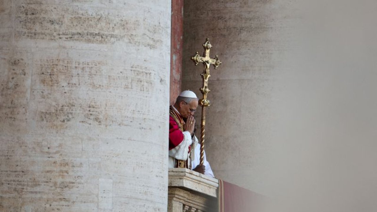 Peruanos celebran la elección del papa León XIV como un "regalo del Señor" para el país
