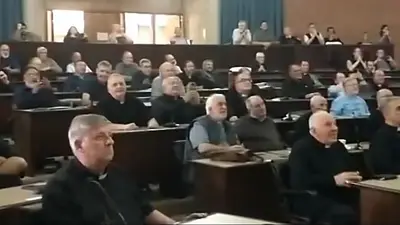 Cómo fue la reacción de los obispos argentinos al ver al nuevo Papa. Cómo fue la reacción de los obispos argentinos al ver al nuevo Papa.