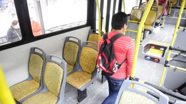 La línea de colectivos que le hizo cambiar los colores a un equipo de Primera División