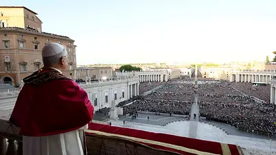 "¿Quién es?", la multitud en San Pedro queda atónita tras elección del primer pontífice de EEUU "¿Quién es?", la multitud en San Pedro queda atónita tras elección del primer pontífice de EEUU