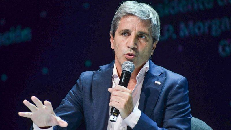 Luis Caputo aclaró que el Tesoro puede sumarse a la compra de reservas