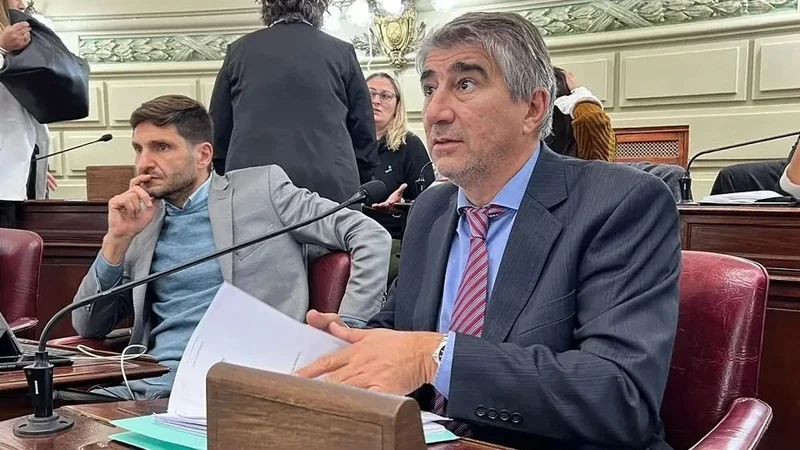 Mano derecha de Pullaro, contra los gremios: "El problema del país"