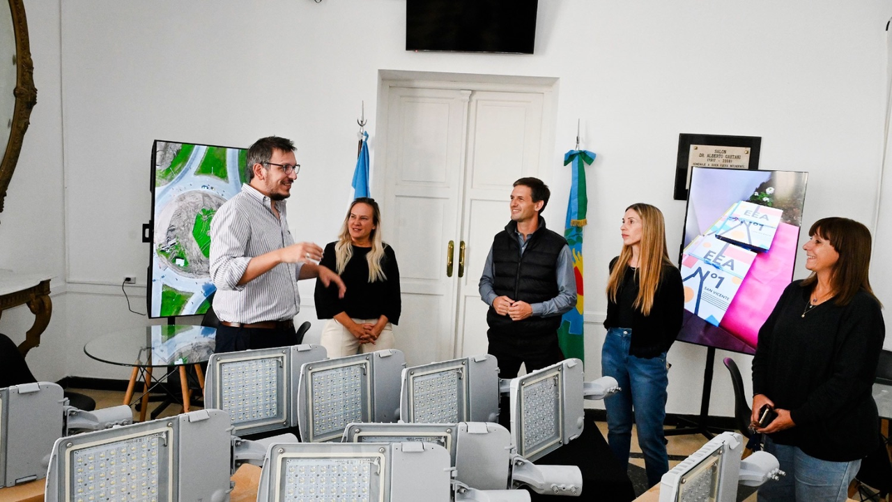 Camiones, ambulancias y luminarias: la inversión por $140 mil millones en los distritos que financió Banco Provincia