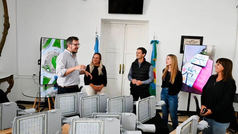 Camiones, ambulancias y luminarias: la inversión por $140 mil millones en los distritos que financió Banco Provincia
