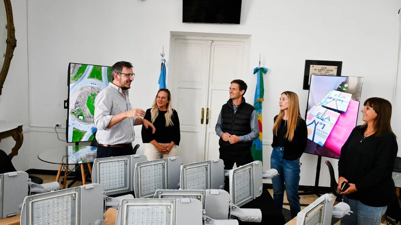 Camiones, ambulancias y luminarias: la inversión por $140 mil millones en los distritos que financió Banco Provincia