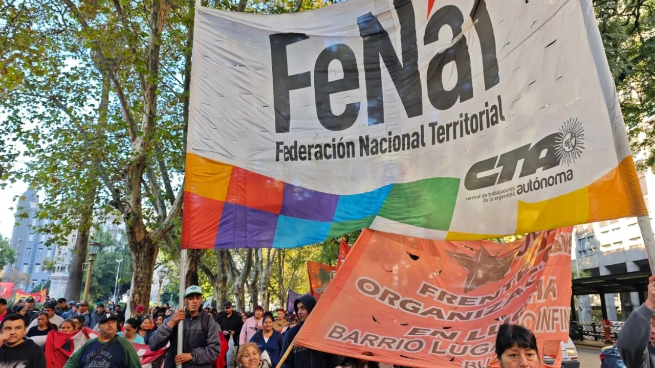 Gendarmería parapetada: tensión en una marcha de los movimientos sociales