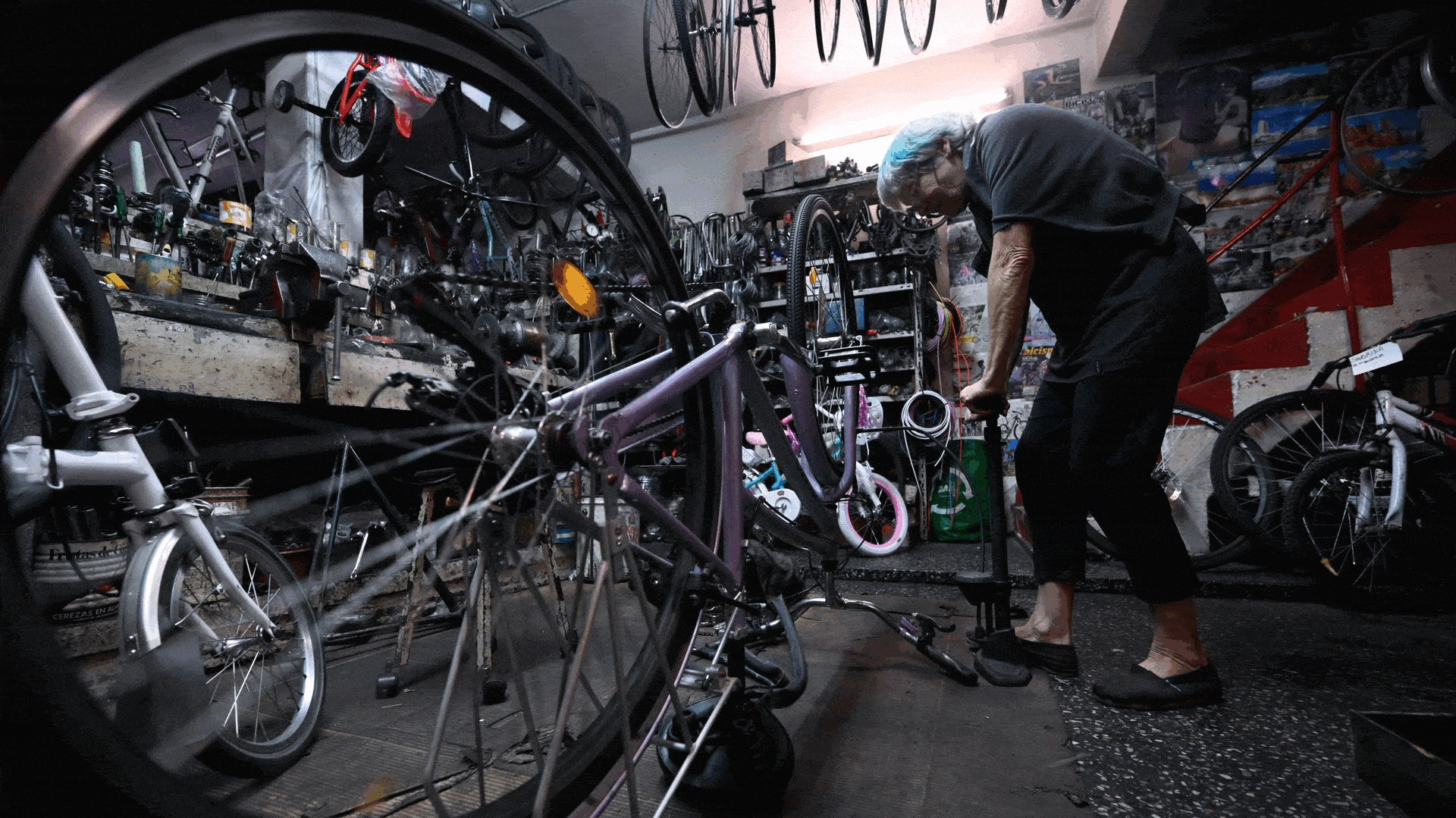 La bicicletería de Chacarita con más de 80 años de historia que vio pasar carretas a caballo y aún se mantiene vigente 