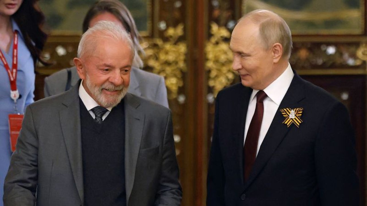 Lula critica los aranceles de Trump en su reunión con Putin