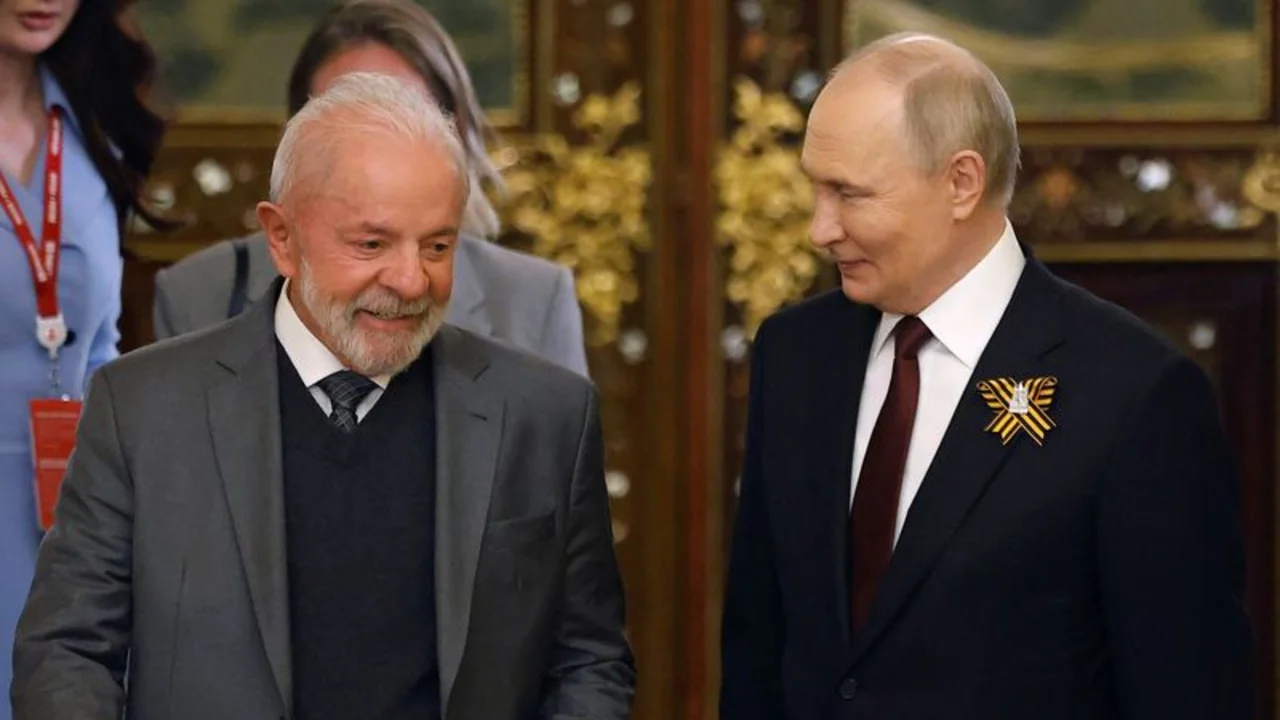 Lula critica los aranceles de Trump en su reunión con Putin