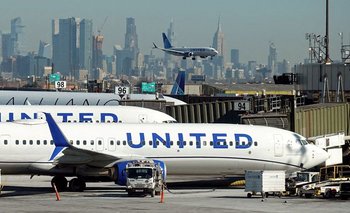 El tráfico aéreo de Newark se ve afectado por un nuevo corte de 90 segundos en las comunicaciones | Aviación