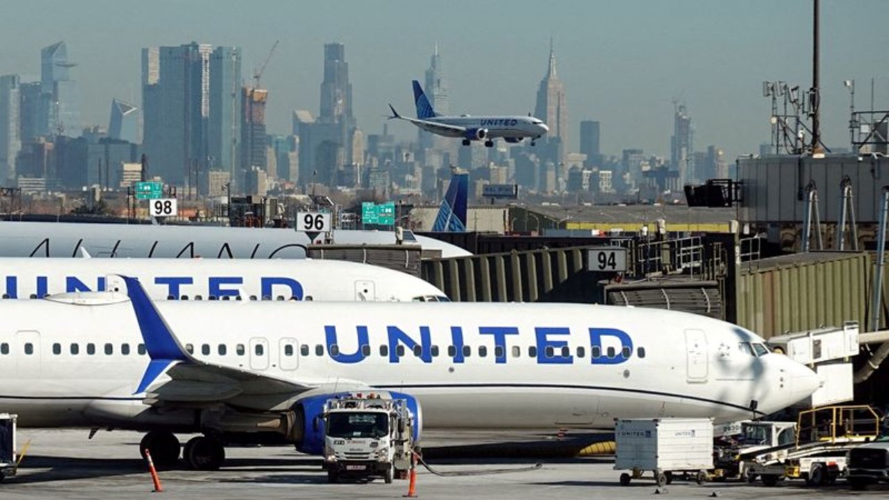 El tráfico aéreo de Newark se ve afectado por un nuevo corte de 90 segundos en las comunicaciones