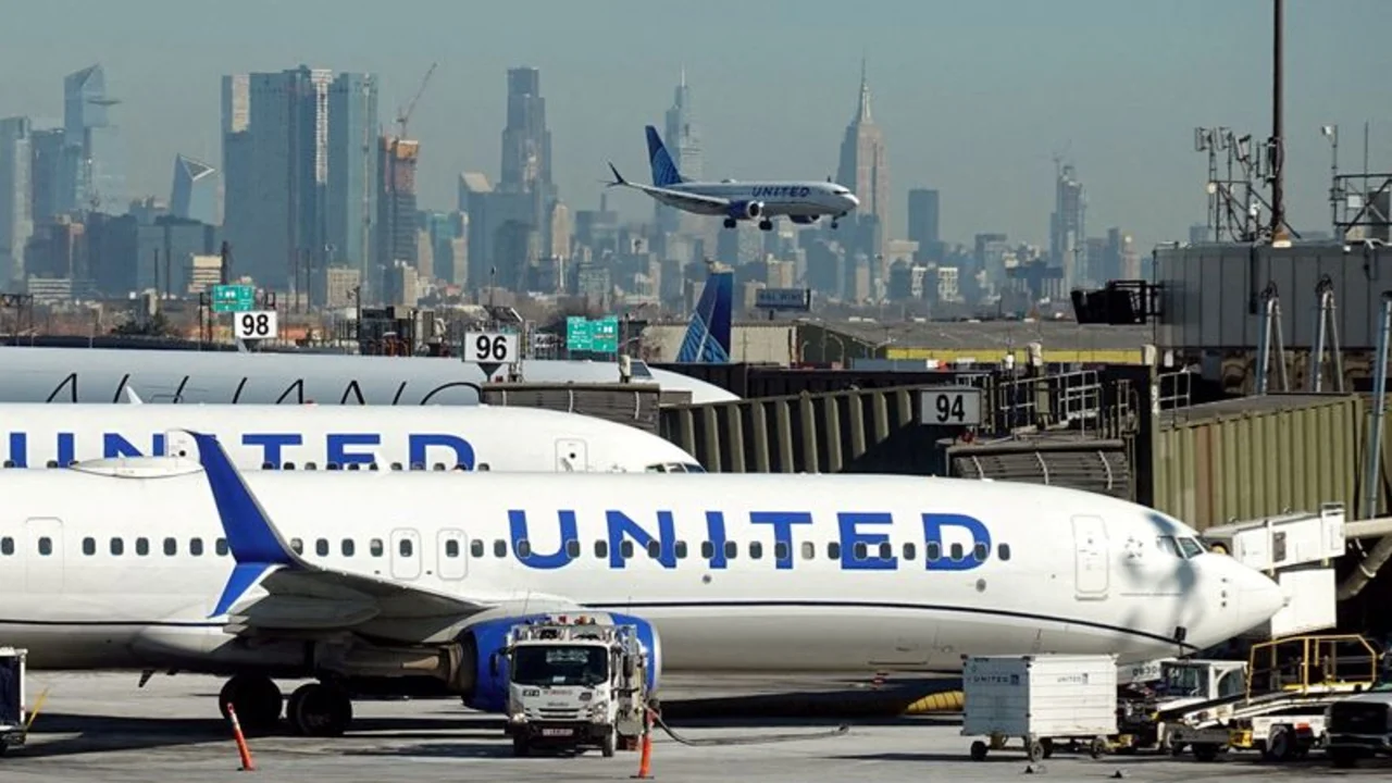El tráfico aéreo de Newark se ve afectado por un nuevo corte de 90 segundos en las comunicaciones