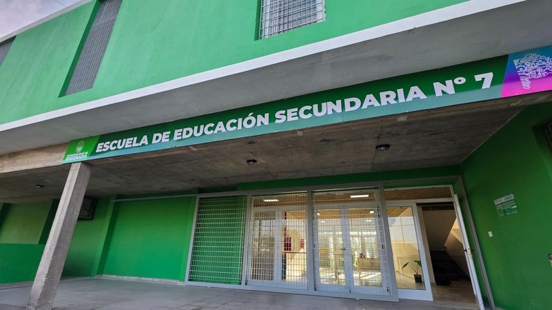 Nuevos edificios escolares y más patrullaje en PBA: Kicillof refuerza la seguridad y la educación en la provincia
