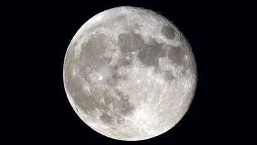 Luna llena de mayo 2025: cuándo es, qué significa y qué ritual hacer