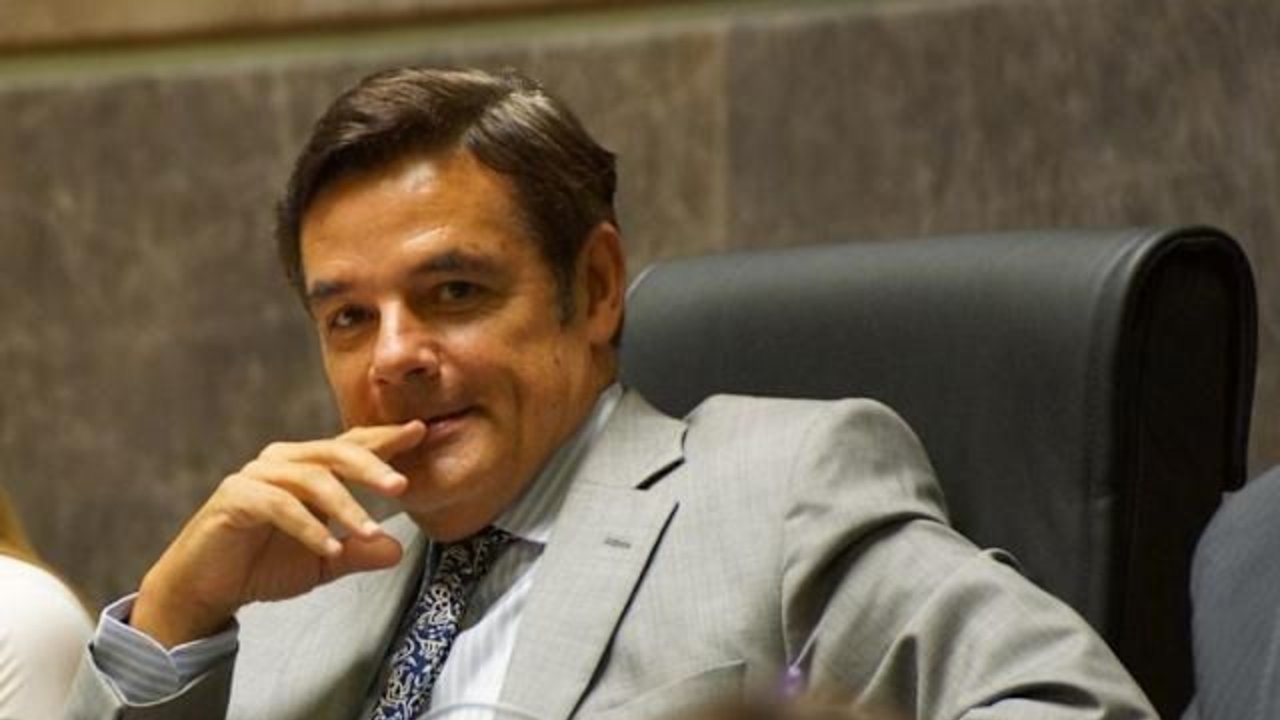 Inédita en el país: ley impulsada por Rovira que integra la Inteligencia Artificial en la educación
