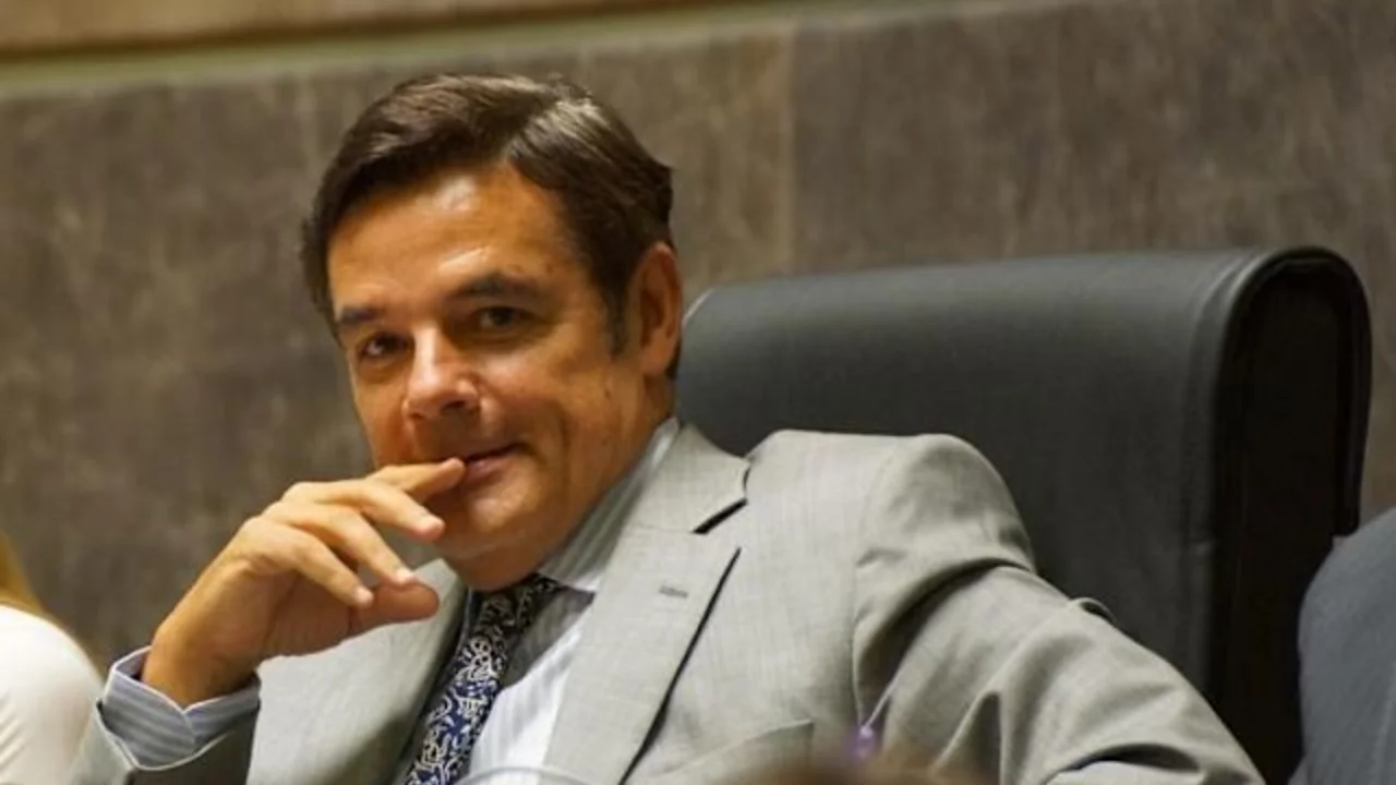 Inédita en el país: ley impulsada por Rovira que integra la Inteligencia Artificial en la educación