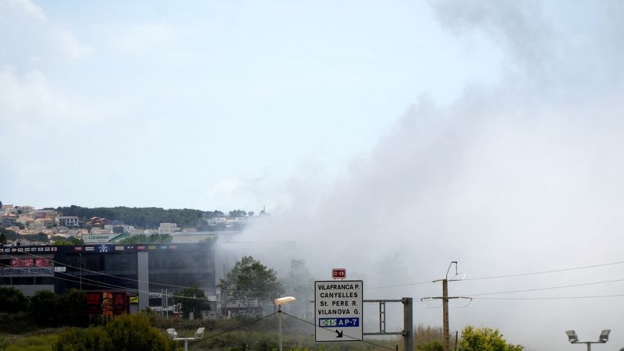 Autoridades españolas levantan restricciones tras confinamiento de 160.000 personas por nube tóxica