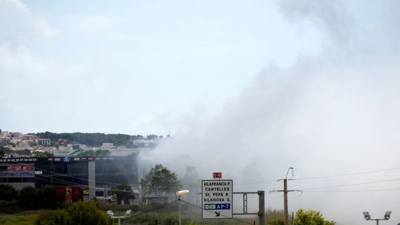 Autoridades españolas levantan restricciones tras confinamiento de 160.000 personas por nube tóxica