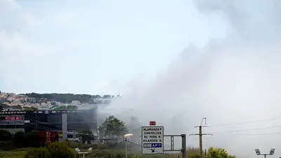 Autoridades españolas levantan restricciones tras confinamiento de 160.000 personas por nube tóxica Autoridades españolas levantan restricciones tras confinamiento de 160.000 personas por nube tóxica