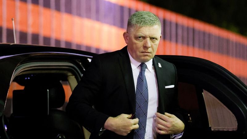 Primer ministro eslovaco se burla de los intentos de la UE de apartarle de conmemoraciones en Moscú