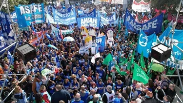 Tras la irrisoria oferta paritaria de Pullaro, gremios de Santa Fe se encaminan al paro: "No alcanza"