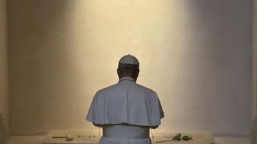 El papa León XIV visitó la tumba de Francisco en Roma y destacó su legado