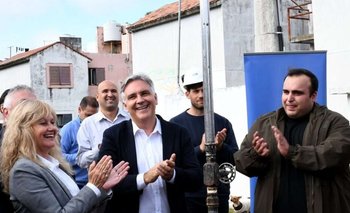 Mientras Milei desfinancia universidades, Llaryora inauguró una obra de gas  | Universidades