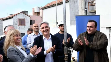 Mientras Milei desfinancia el sistema universitario, Llaryora inauguró una obra de gas natural en Río Cuarto