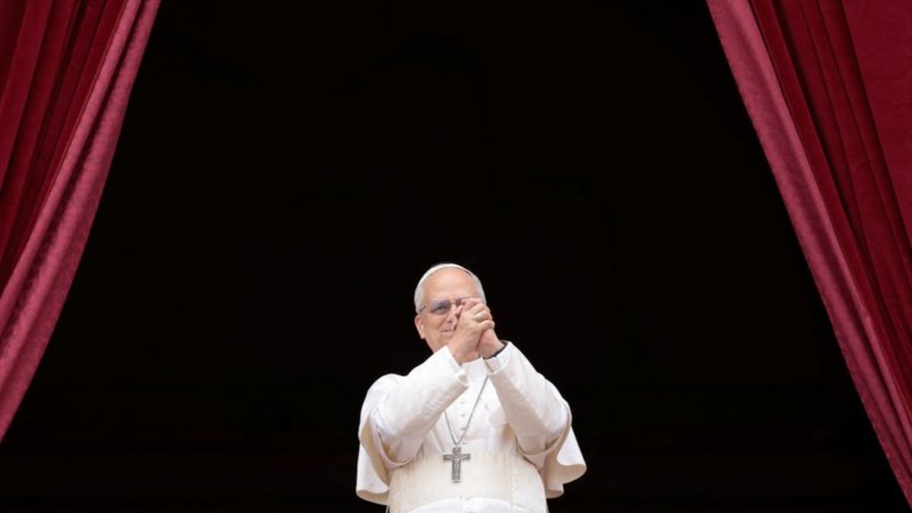 El papa León XIV pide "no más guerras" en su primer mensaje dominical