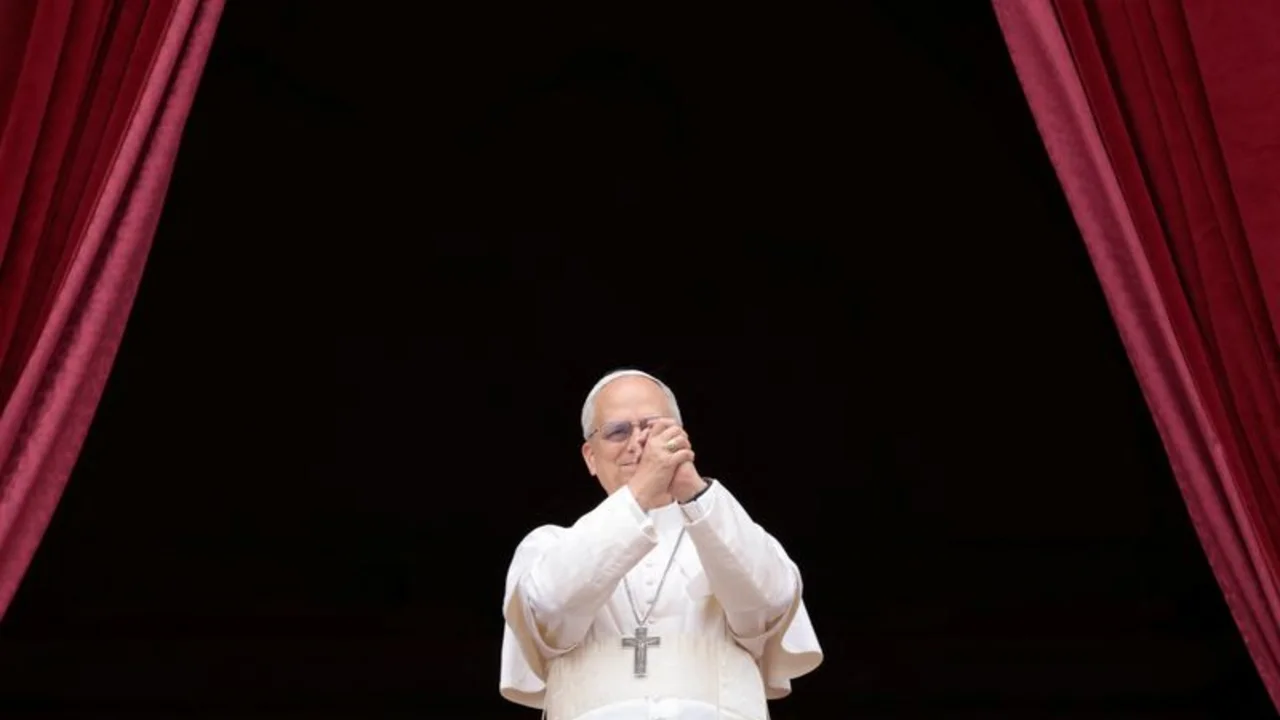 El papa León XIV pide "no más guerras" en su primer mensaje dominical