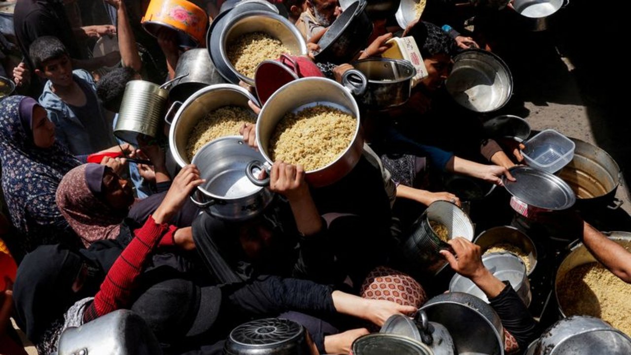 Toda la población de Gaza se enfrenta a un riesgo crítico de hambruna, según un observatorio