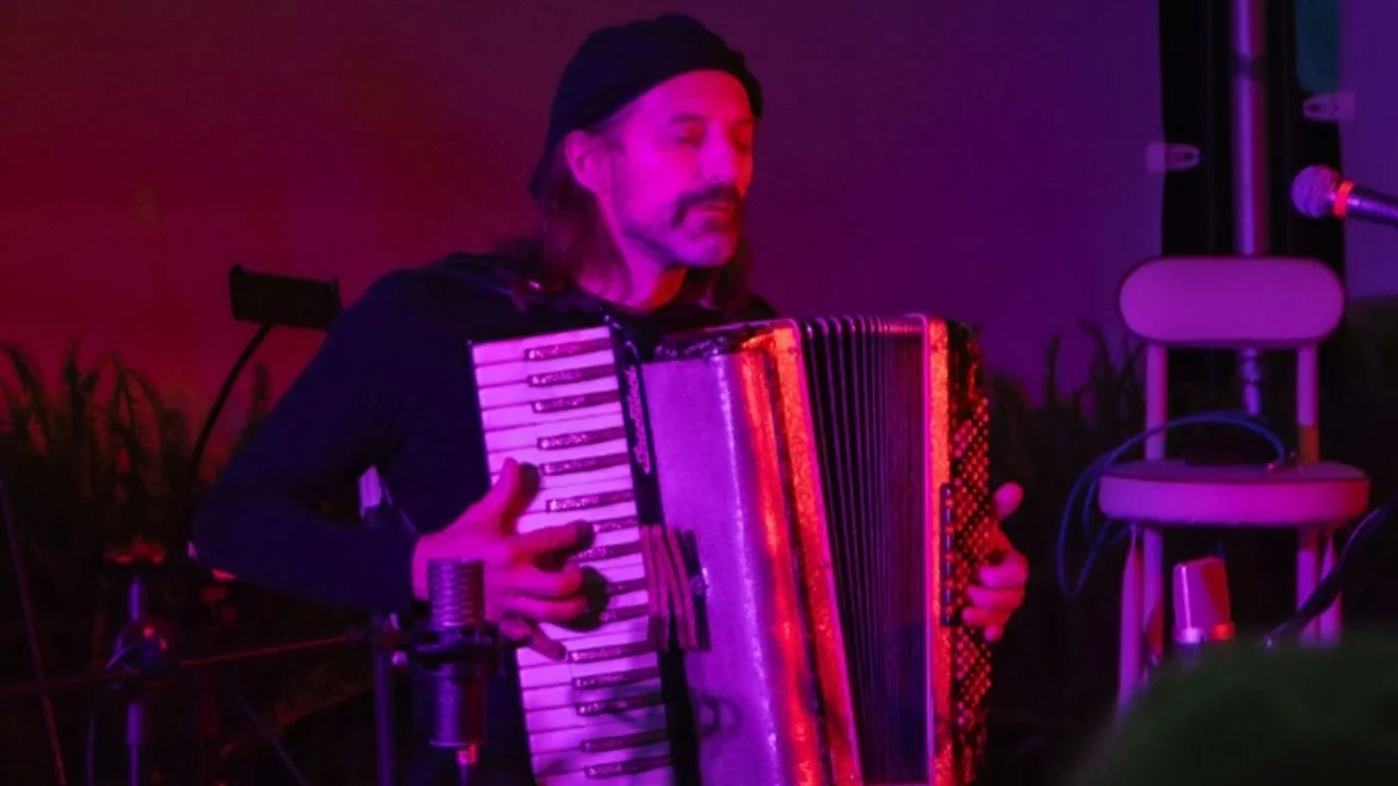 El Chango Spasiuk tocando el acordeón