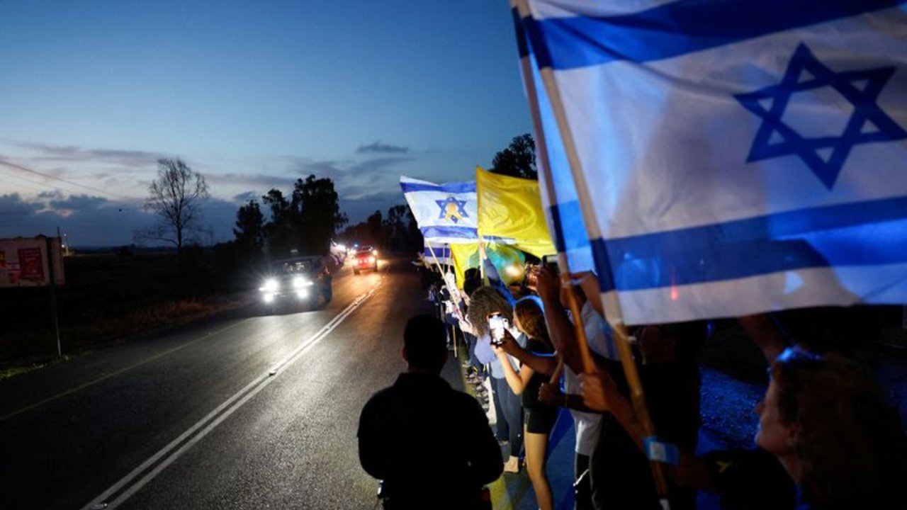 Hamás dice que liberó a rehén israelí-estadounidense, Israel dice que no hay alto el fuego