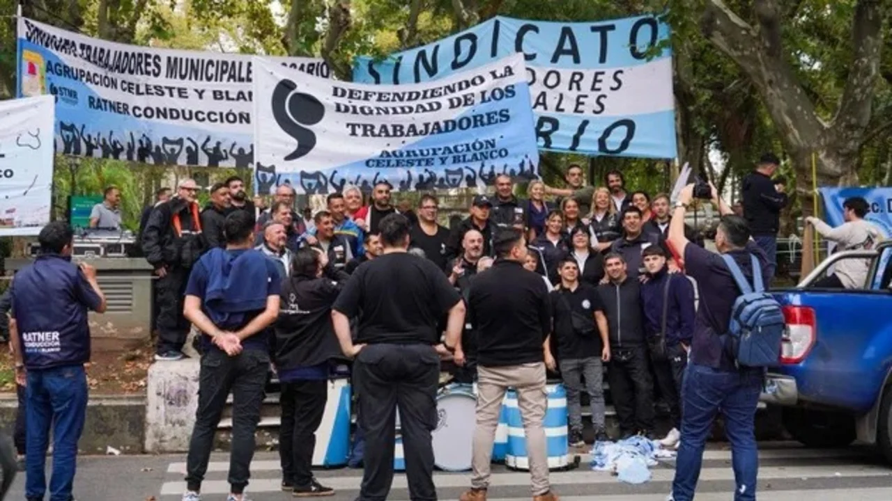 Paro de trabajadores municipales en Rosario.