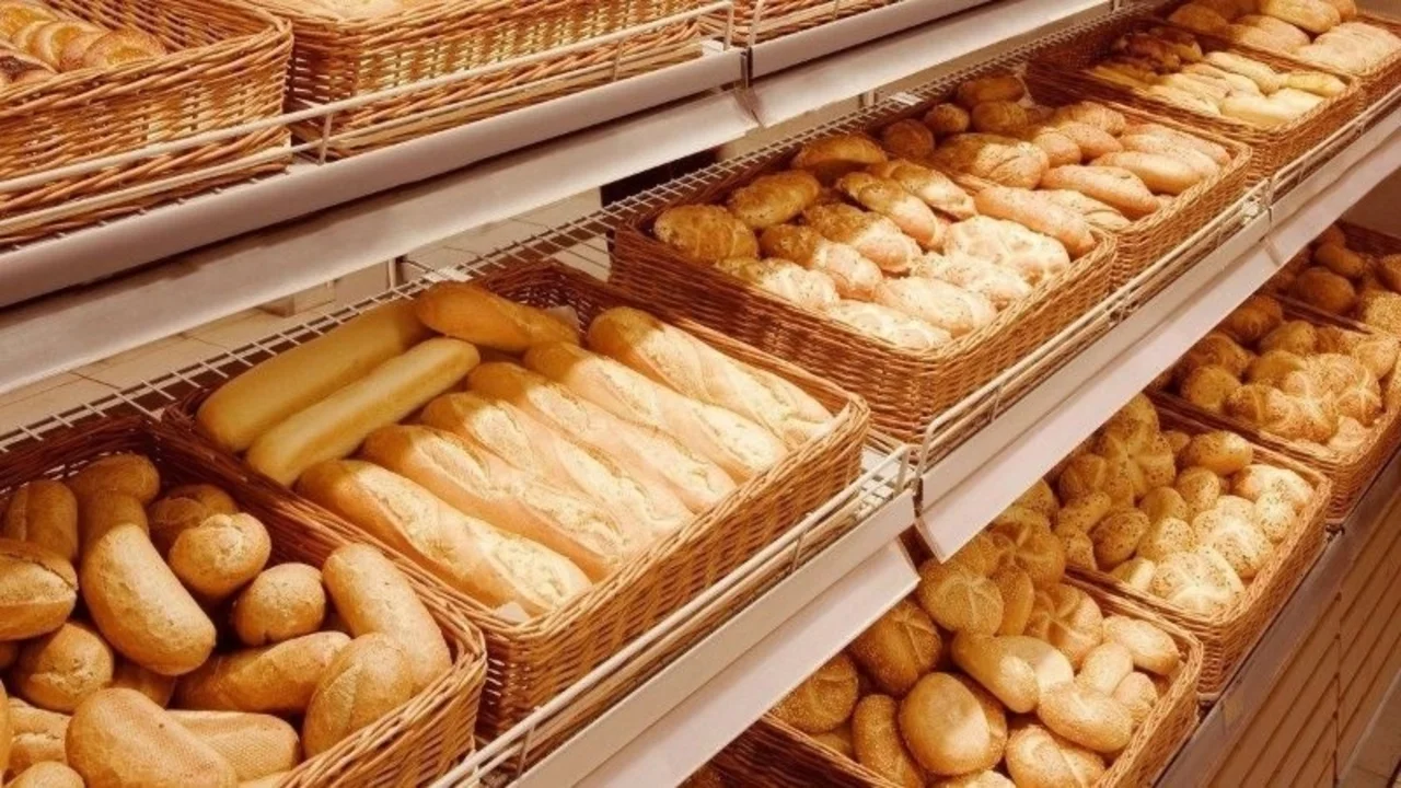 Por la crisis de Milei, las ventas en las panaderías cayeron hasta un 40% y muchos locales cerraron