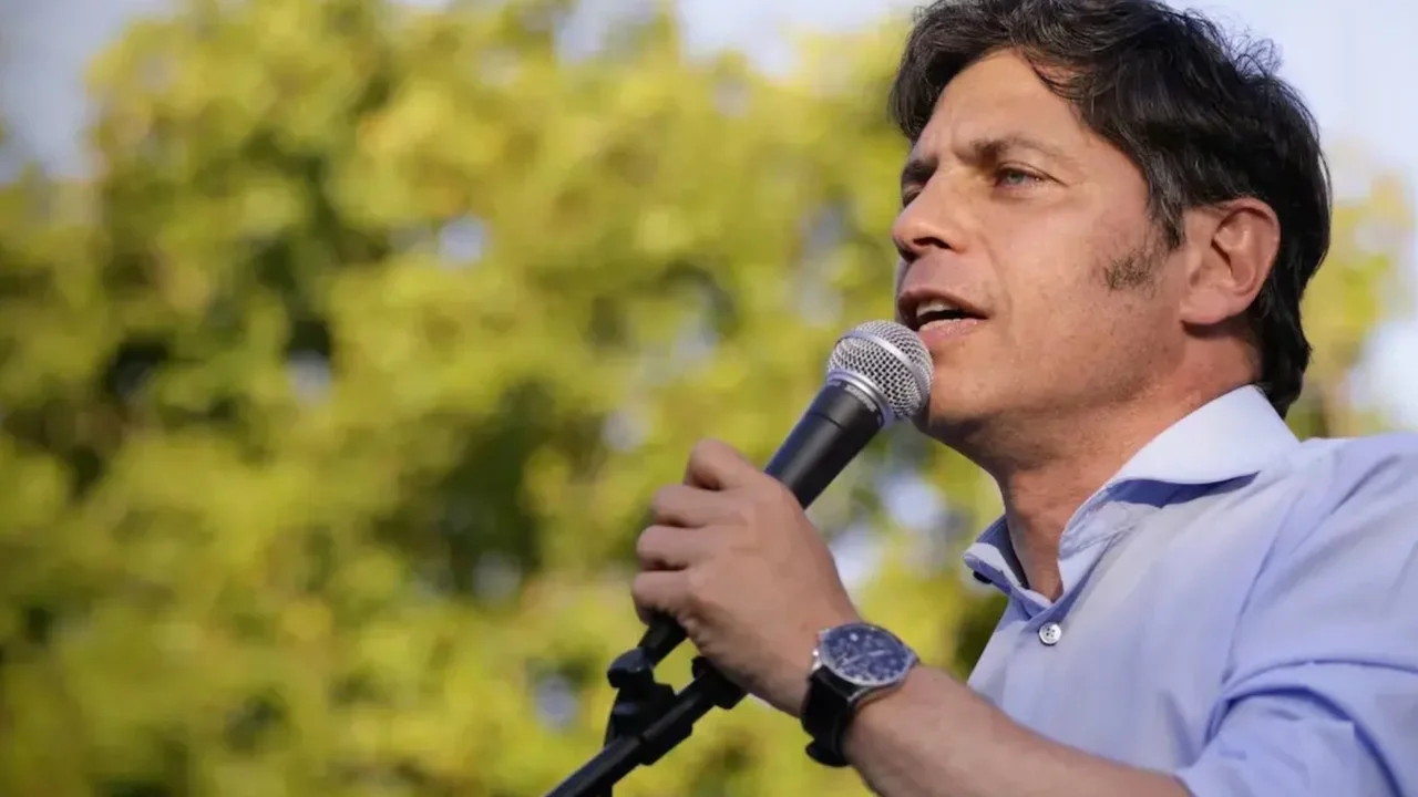 Vuelta de página: con el calendario electoral definido en PBA,  Kicillof entrega patrulleros y ambulancias