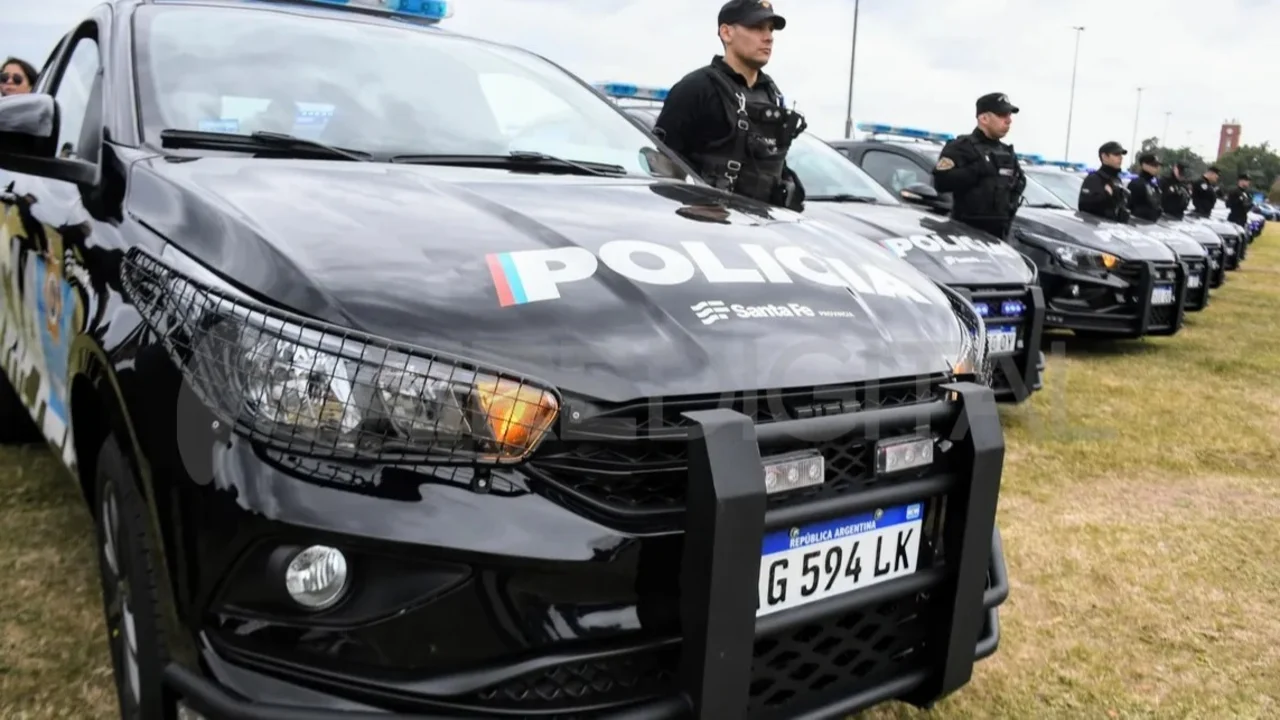 Fraude con combustible en la Policía de Rosario: cómo eran los roles de los 13 agentes y los 4 civiles imputados