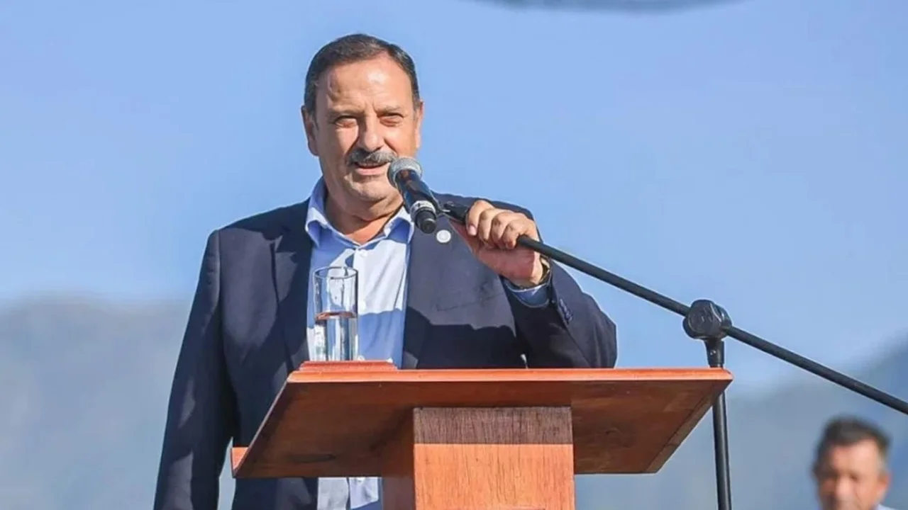Quintela cuestionó el proyecto económico de Milei: "Quiere dejar sin un peso a las provincias”