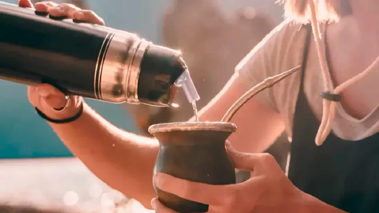 Personas tomando mate.