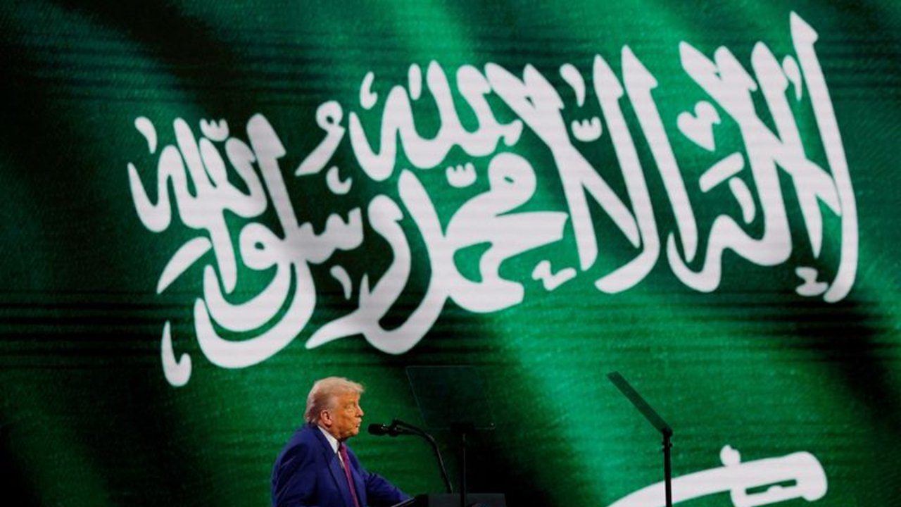 Trump se reunirá con el presidente sirio en Arabia Saudí antes de viajar a Qatar