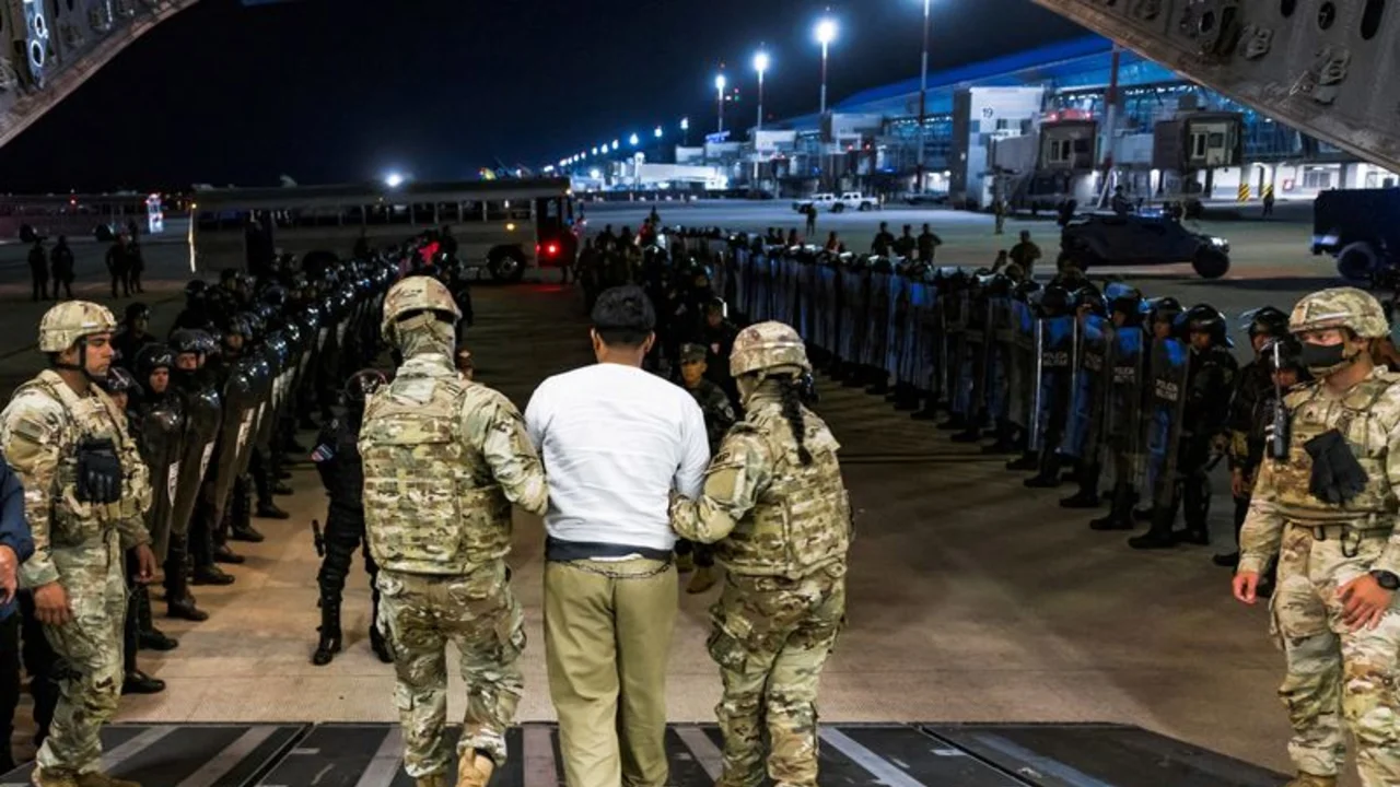 Venezolanos presos en El Salvador piden su libertad en un video