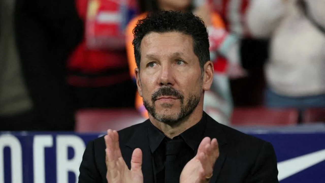El Atlético quiere seguir mejorando para recortar distancias con sus rivales, según Simeone