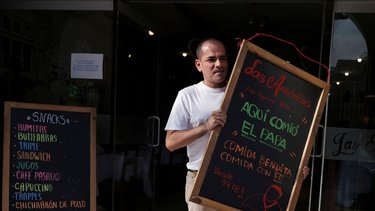 Fieles recuerdan cómo el joven León XIV convenció con su "aura" en medio del conflicto civil en Perú