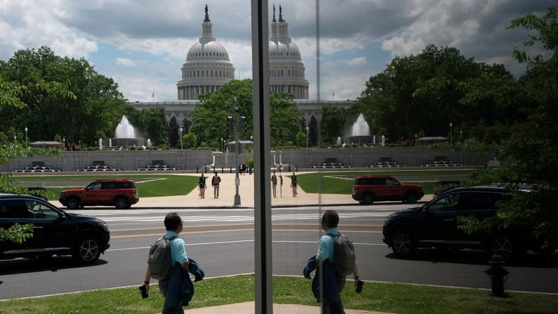 Los republicanos en EEUU sacan adelante el plan de rebaja fiscal de Trump