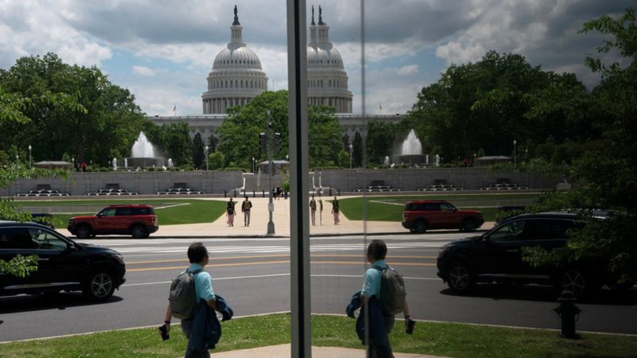 Los republicanos en EEUU sacan adelante el plan de rebaja fiscal de Trump