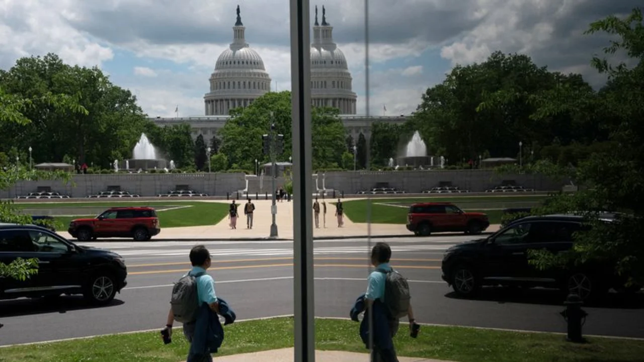 Los republicanos en EEUU sacan adelante el plan de rebaja fiscal de Trump