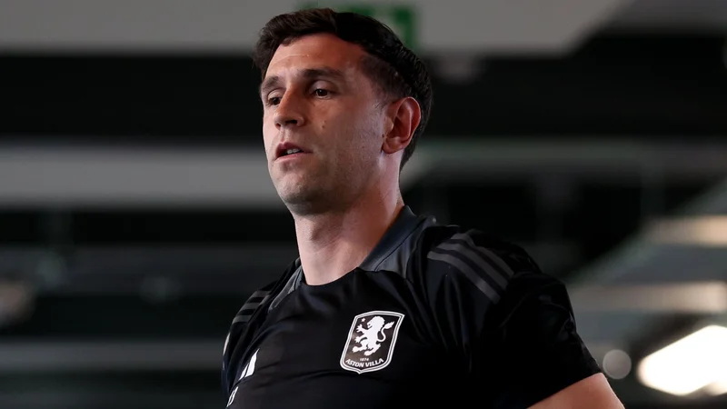 Dibu Martínez, Aston Villa, Selección Argentina, mercado de pases