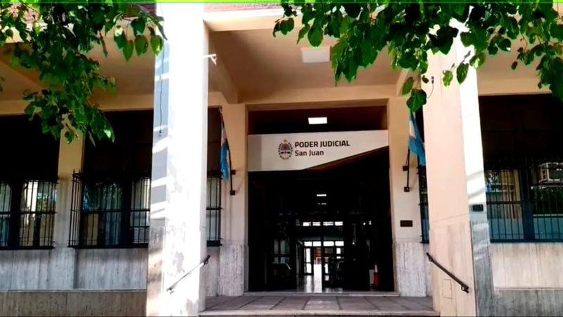 Abusó seis veces de una nena, fue condenado pero no irá preso: la historia que indignó a una ciudad