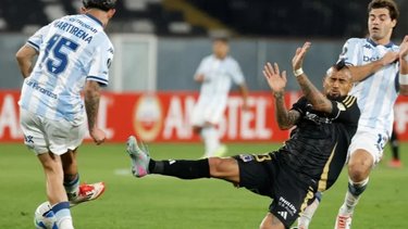 Racing goleó a Colo - Colo y pasó de ronda en la Libertadores